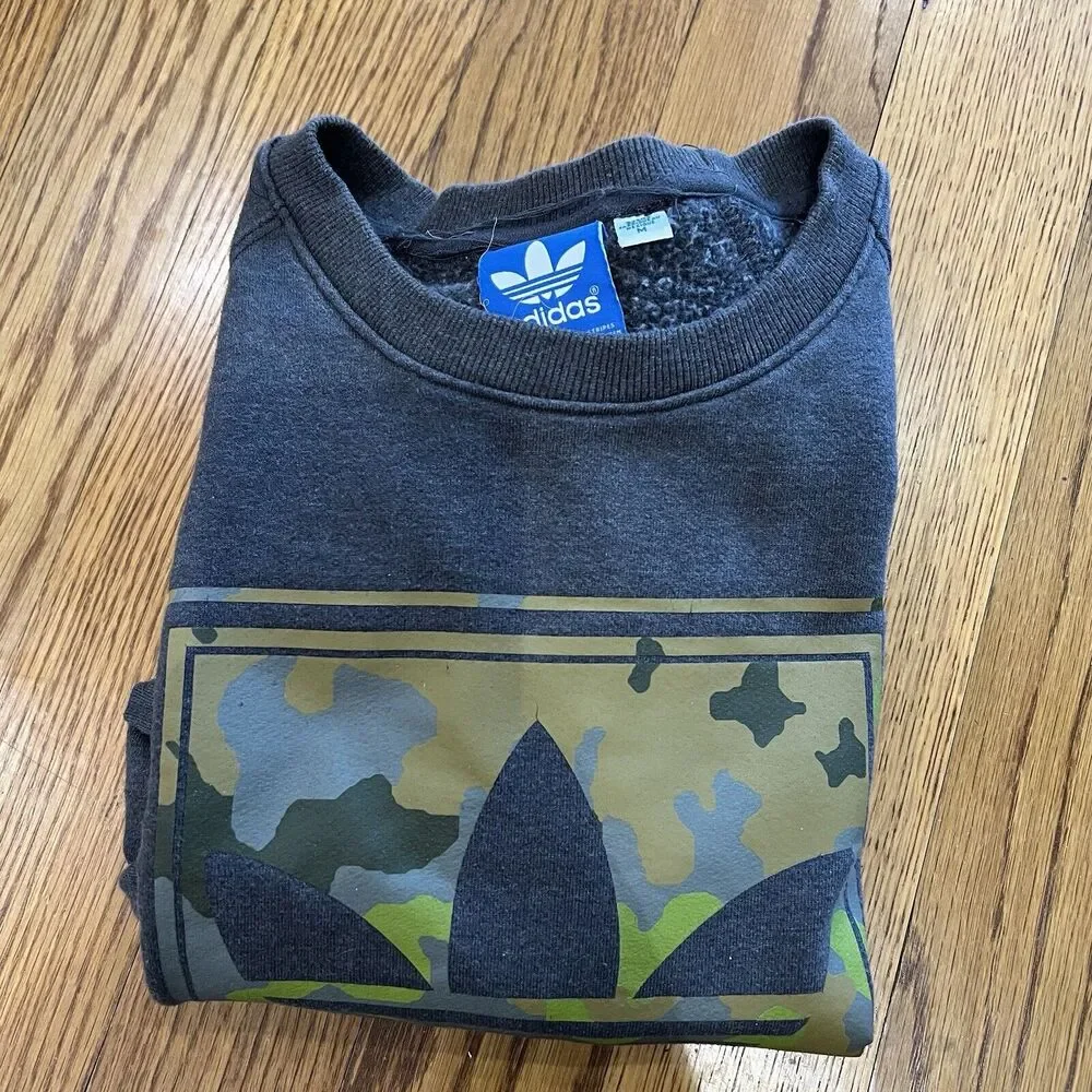 Adidas Pullover Sweatshirt Men’s‎ Medium Gray With Camo Design